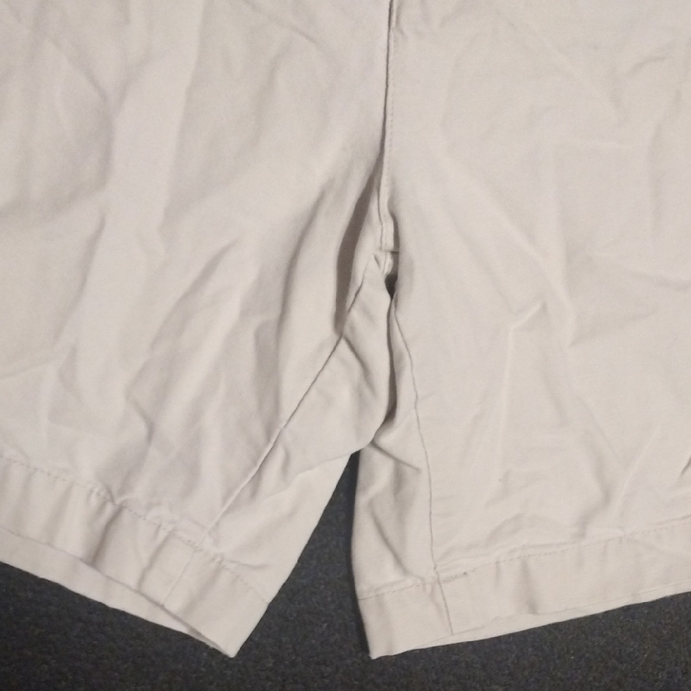 Men's White Cargo Shorts - Picture 6 of 8